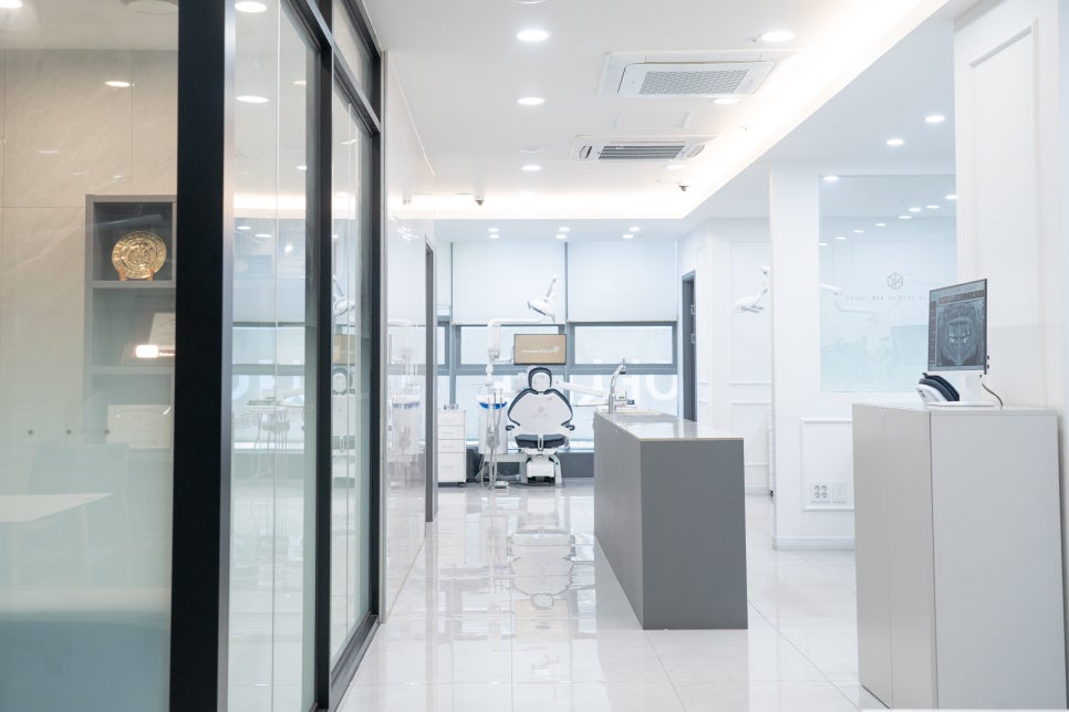 [ Magok Veneers_02 ] How Are Veneers Different from Crowns and Teeth Whitening? image 4