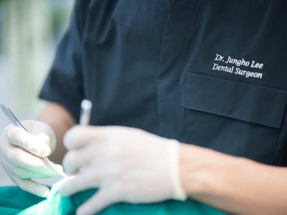 Maggok-dong Dental Clinic_“Signs That Your Gums Are Receding” [2. Step-by-Step Progression of Gingival Recession and Self-Diagnosis Checklist] image 6