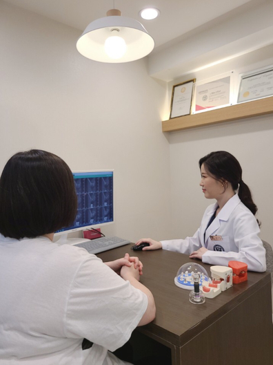 [시청역치과]의료진 소개 관련 이미지 1