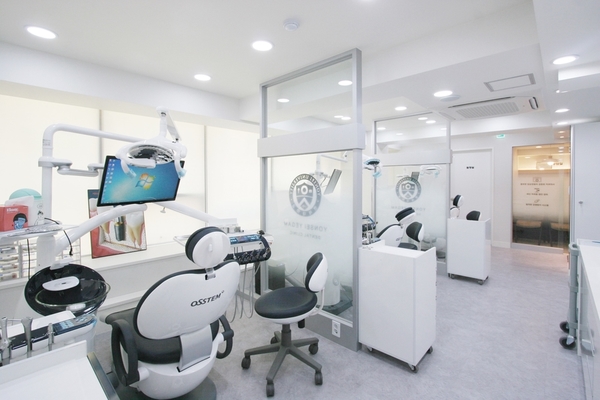 an English Speaking Dentist in Seoul; Welcome to Yonsei Yegam Dental Clinic (City Hall Station)! 관련 이미지 4