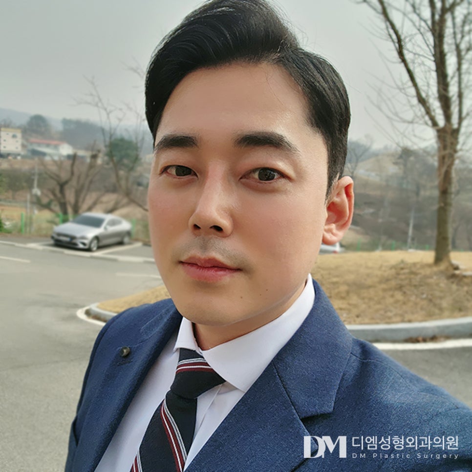 디엠 남자눈성형/남자눈매교정 전후사진, 부담스럽지 않게 눈매 개선을 원한다면! 관련 이미지 1