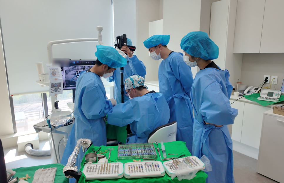 🦷 임플란트 수술 전 과정을 생중계로! &ndash; 예스미르치과 x 덴올TV 관련 이미지 9