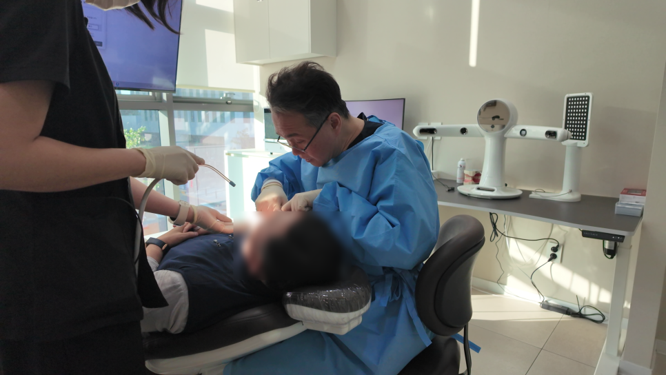 🦷 임플란트 수술 전 과정을 생중계로! &ndash; 예스미르치과 x 덴올TV 관련 이미지 19