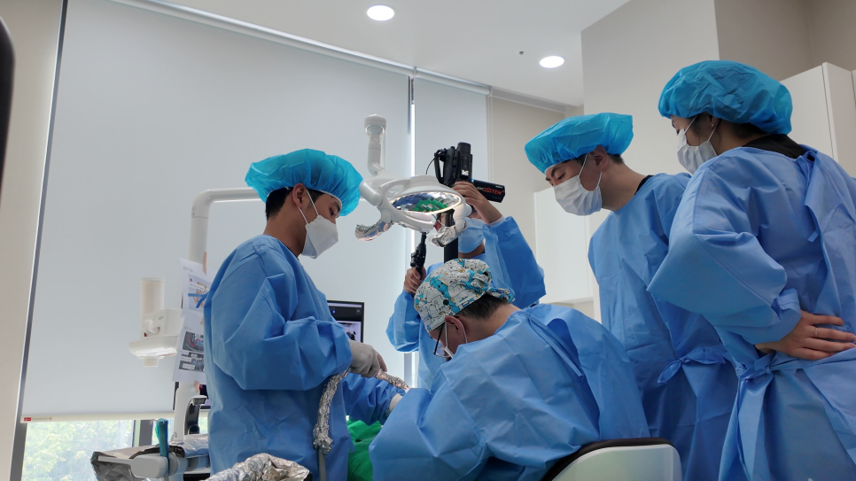 잇몸 염증이 코까지 번졌다고요? - 상악동거상술 + 뼈이식 관련 이미지 16