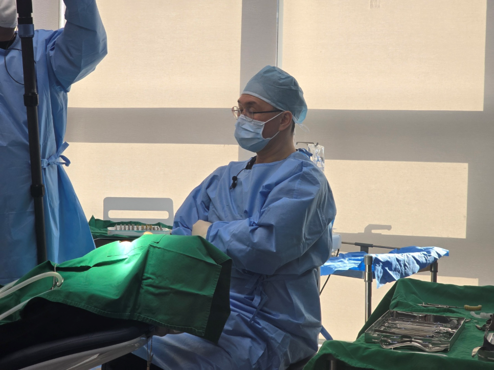 임플란트가 흔들려요 - 임플란트 재수술 관련 이미지 7