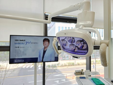 💡 진료실 위, 저 조명이 뭐예요? - 치과 무영등/라이트 관련 이미지 2