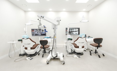 예스미르치과의 미세현미경 신경치료 Extaro 300 소개 관련 이미지 1