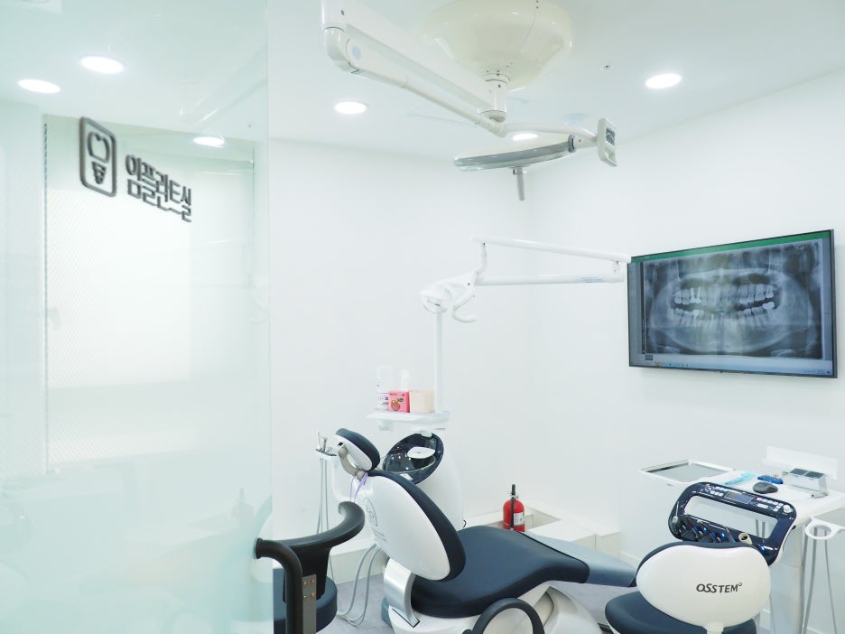 신당동치과 빠진 치아 방치말고 임플란트로 빠르게 관련 이미지 10