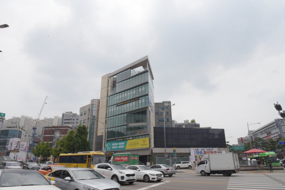 신당동치과 임플란트 비용만 보고 결정하지 말고 관련 이미지 1