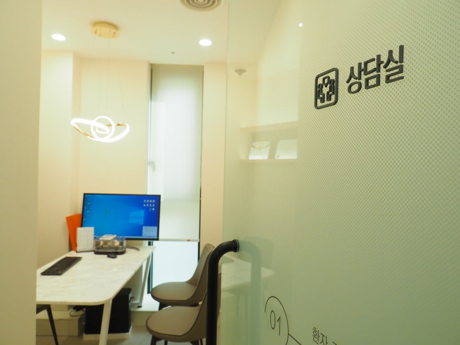 신당동치과 임플란트 비용만 보고 결정하지 말고 관련 이미지 3