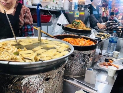Gogo to Gwangjang Market for a Food Tour image 5