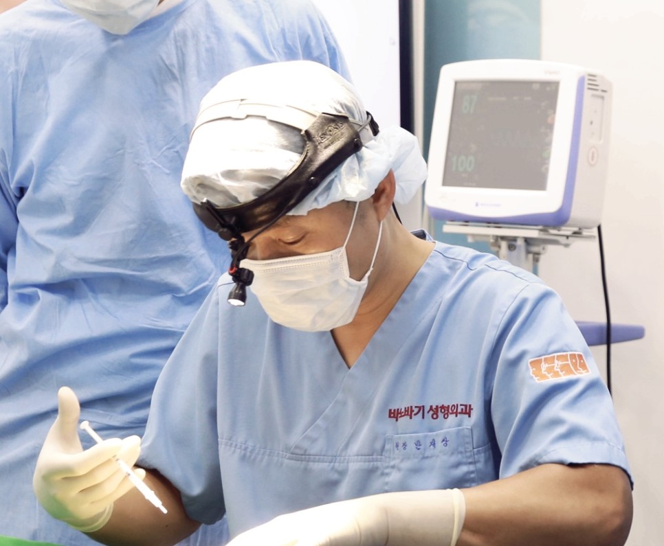 가슴성형재수술 가슴성형외과는 집도의의 경험을 따져야합니다. 관련 이미지 7