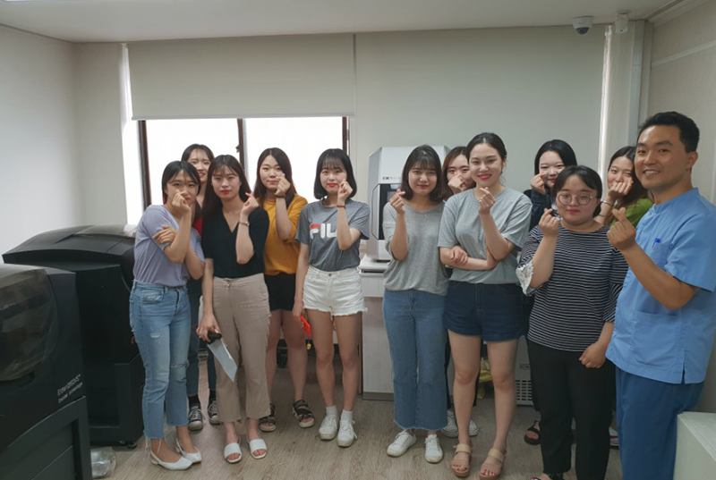 라이브치과 자체기공소 예비 치위생사 견학하다! 관련 이미지 1