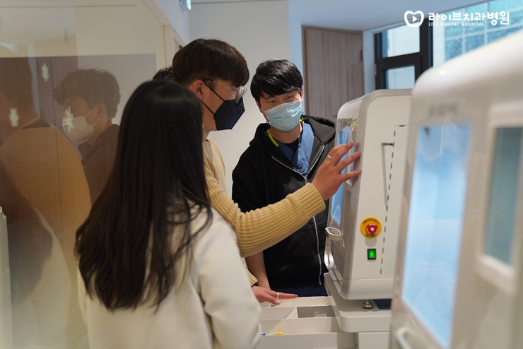 강남 라이브치과기공소에 신식 장비(밀링 머신)이 도입되었습니다! 관련 이미지 4