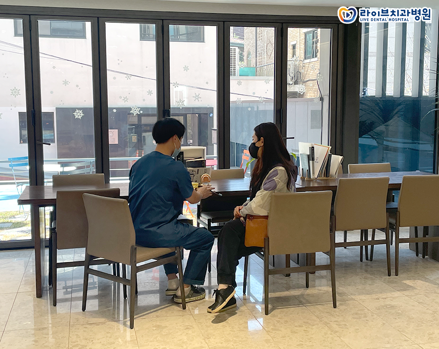 육아맘으로 돌아온 배우 한채아 님의 라이브치과병원 강남점 방문! 관련 이미지 4