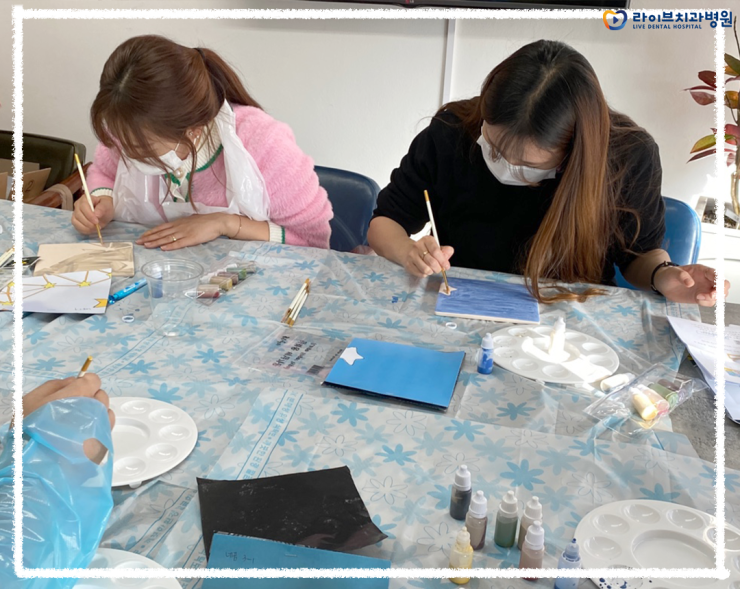 올 연말 따듯한 마음을 나누어요 :) [라이브치과병원 타일벽화봉사활동] 관련 이미지 6