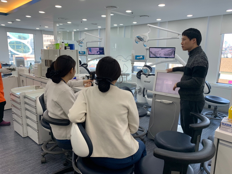 라이브치과병원 진료실에 구강스캐너 트리오스 3(TRIOS 3)가 들어왔습니다~ 관련 이미지 3