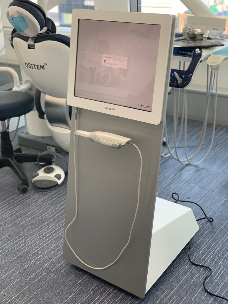 라이브치과병원 진료실에 구강스캐너 트리오스 3(TRIOS 3)가 들어왔습니다~ 관련 이미지 2
