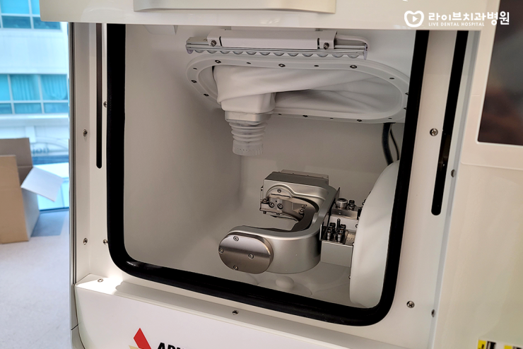 강남 라이브치과기공소에 신식 장비(밀링 머신)이 도입되었습니다! 관련 이미지 3
