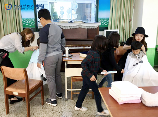 라이브 리더스가 전한 온정의 손길 관련 이미지 2