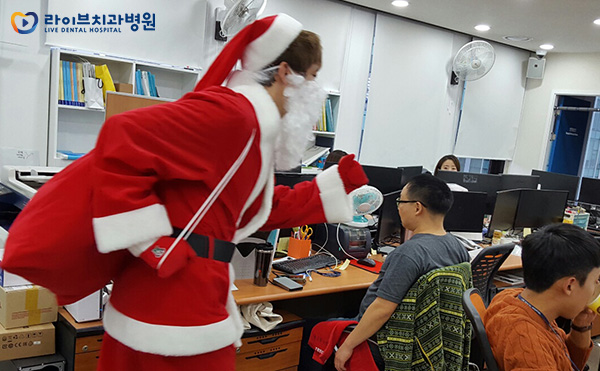 라이브에 찾아온 깜짝 손님! 산타필호 관련 이미지 5