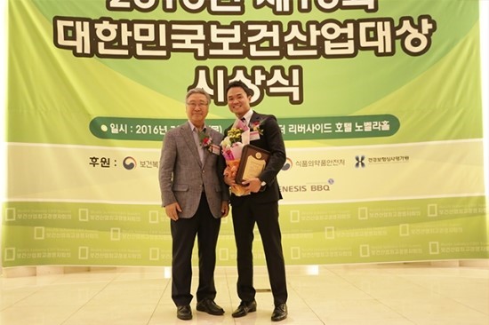 라이브치과병원, 보건복지부 장관표창 수상 관련 이미지 1