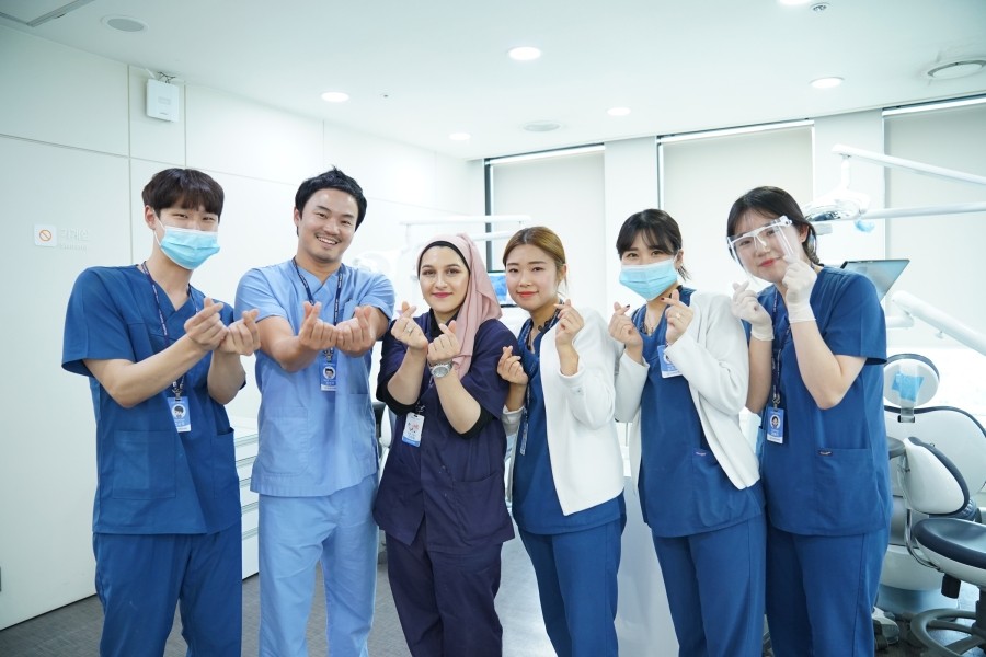 스페인치대생의 라이브치과에서의 두번째 인턴쉽 관련 이미지 2