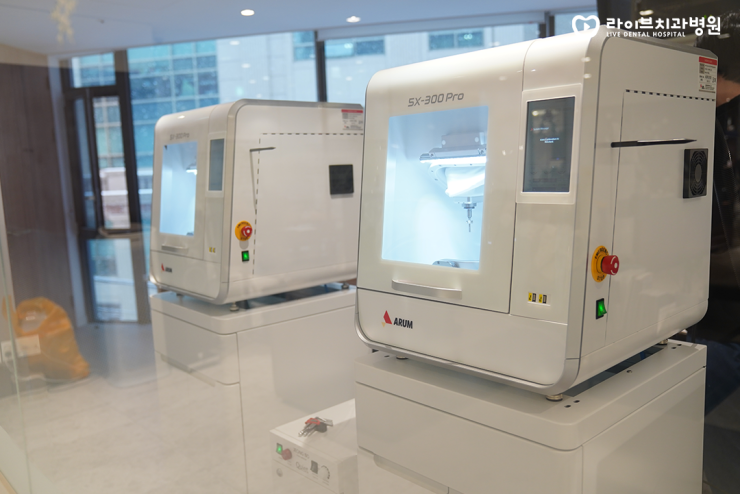 강남 라이브치과기공소에 신식 장비(밀링 머신)이 도입되었습니다! 관련 이미지 5