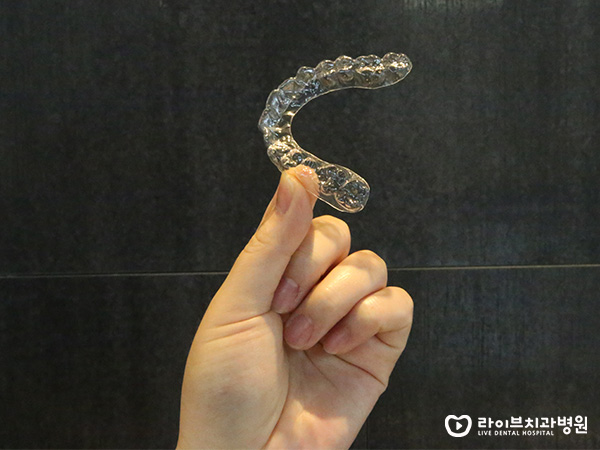 투명교정, 티나지 않게 미소에 자신감을! 관련 이미지 4