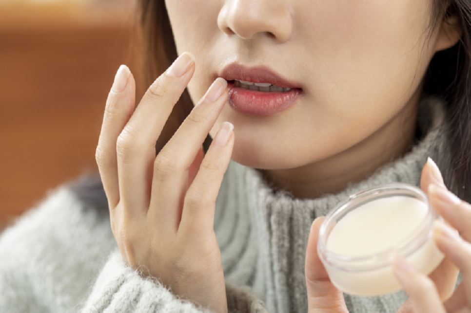 Why the Skin Around Your Lips Often Cracks and Stings image 1