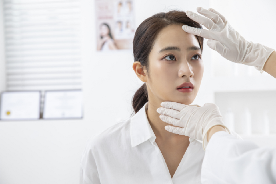 How Is Dermatology Extraction Care Different from Squeezing at Home? image 3