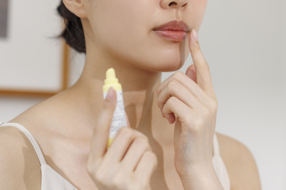 Why the Skin Around Your Lips Often Cracks and Stings image 2