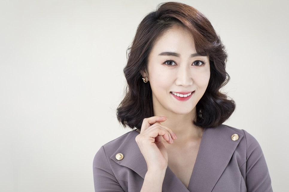 웃을 때 생기는 눈가주름 고민이라면 관련 이미지 2