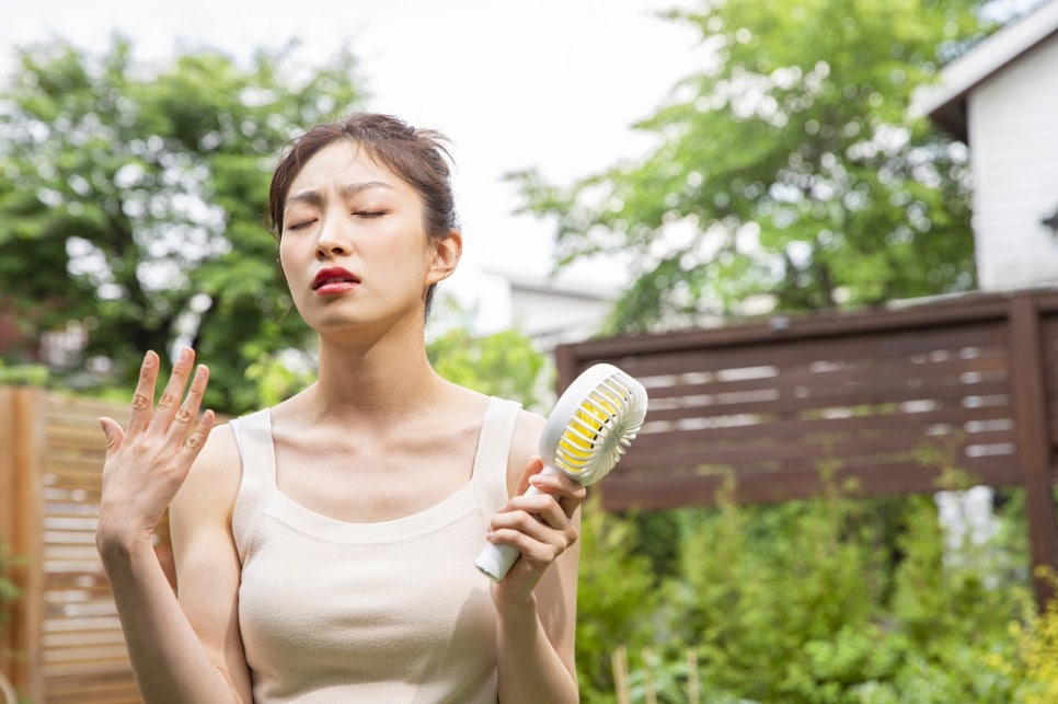 Why Skin Problems Worsen in Summer Due to Sweat and Sebum image 3
