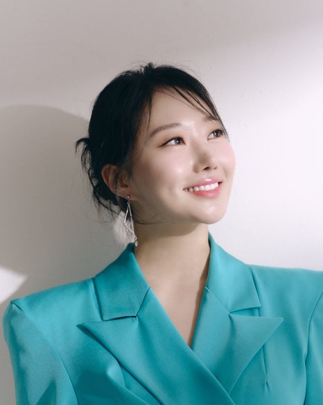 삐둘어지고 착색된 앞니, 라미네이트 시술로 하루만에 바뀔 수 있습니다. - 서초동 치과 루시네이트 추천 관련 이미지 2