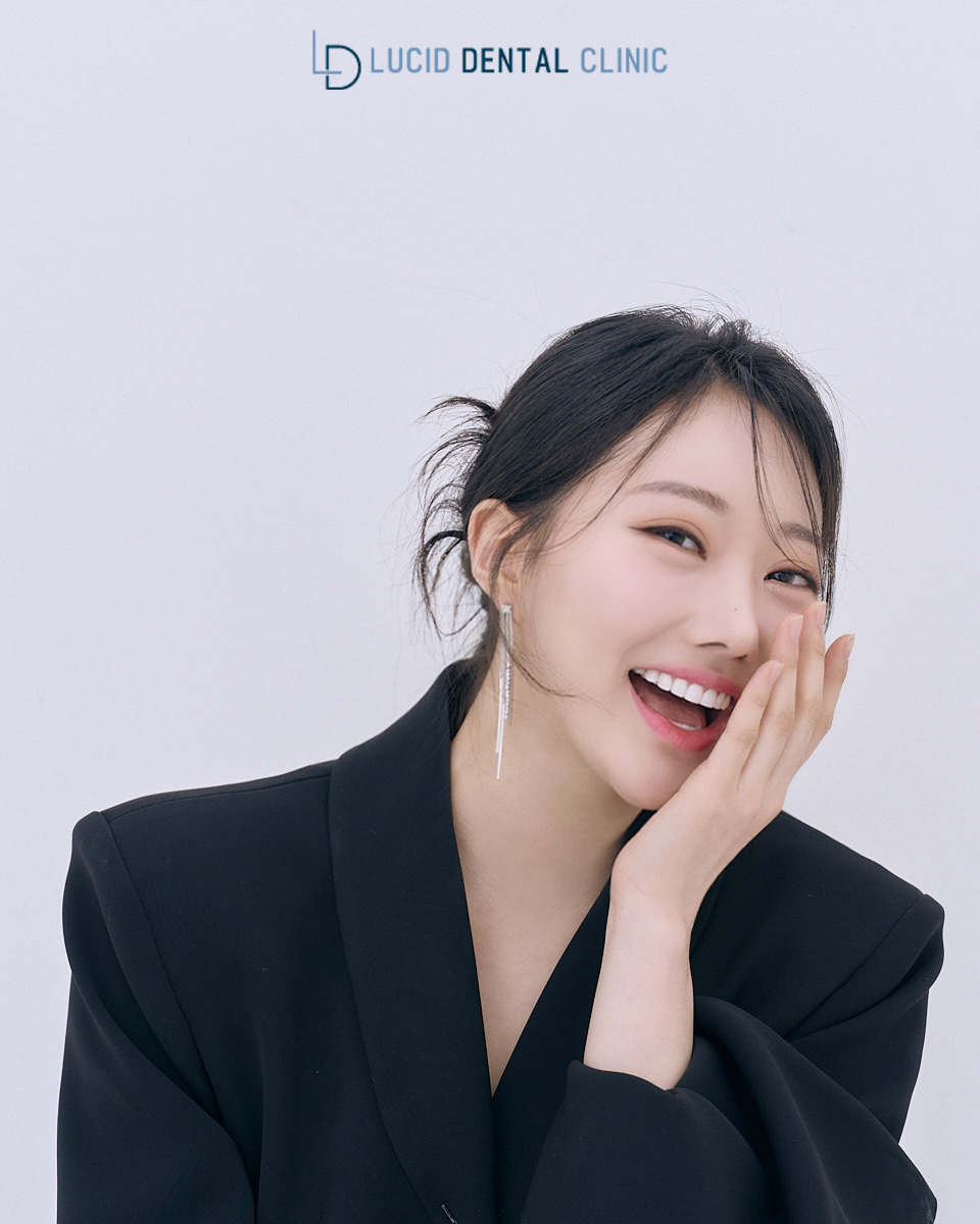 치주염으로 비어보이는 치아, 강남역 치과 에서 루시네이트 시술 후기 관련 이미지 5