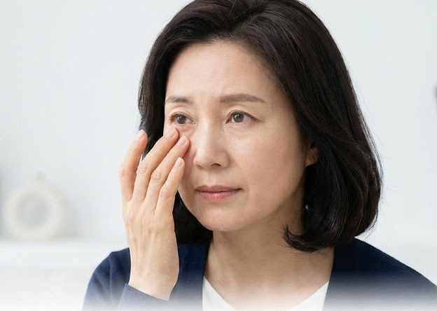 눈시림과 안구건조증, 안검외반 교정술을 받아야 하는 신호일까? 관련 이미지 3