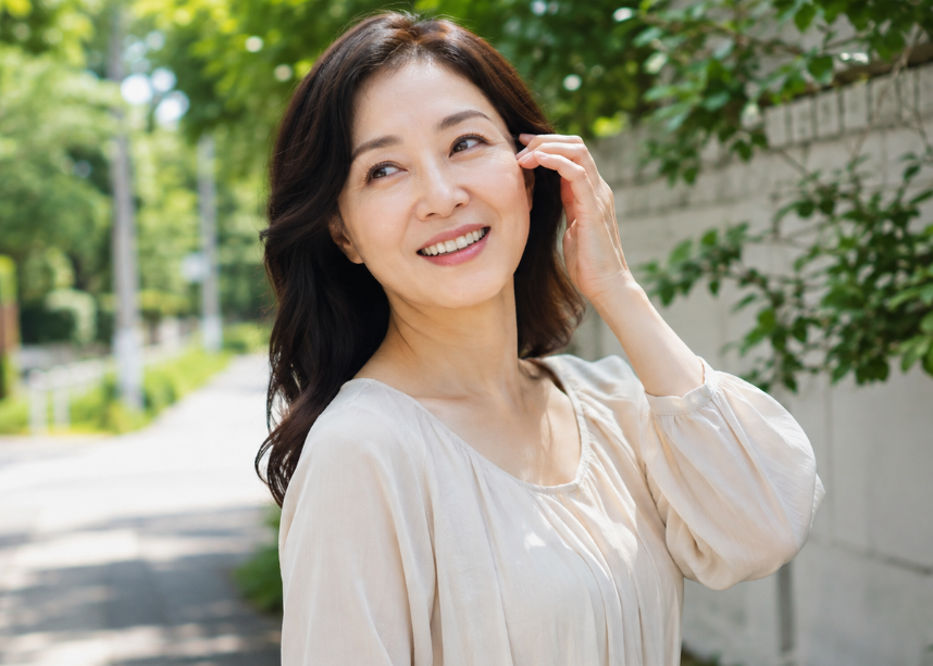 Drooping Eyelids in Your 40s and 50s: Is Upper Blepharoplasty Enough? Criteria for Choosing a Brow Lift&middot;Forehead Lift image 4