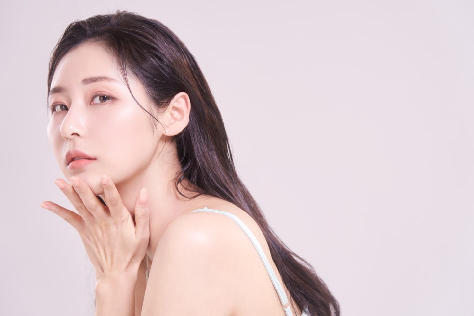 Naturally Add Volume to Sunken Areas with the Collagen Skin Booster Juvelook image 5