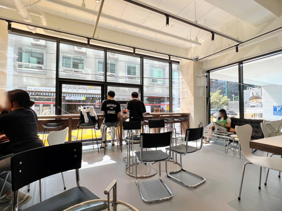 강남역베이커리카페추천, 강남역미드센추리모던카페 강남역커피맛집 추천 리브릭커피(Rebrik) 관련 이미지 12