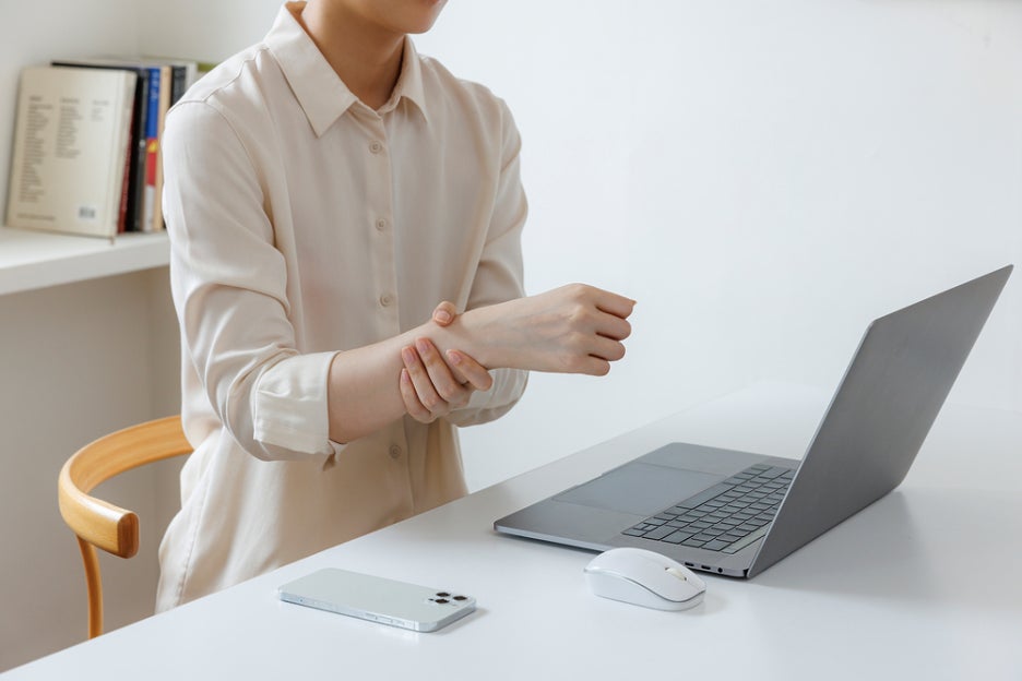 Wrist Tendonitis Self-Check: From the Causes of Wrist Pain to Stretching image 6