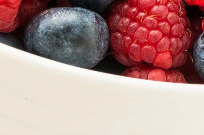 About the Benefits of Wild Raspberries, Peak Season, and Washing Methods image 15