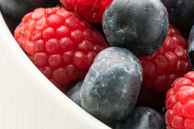 About the Benefits of Wild Raspberries, Peak Season, and Washing Methods image 11
