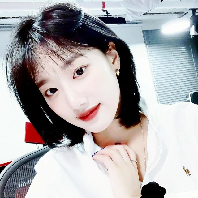 에이프릴 이나은, 과거 관련 이미지 4