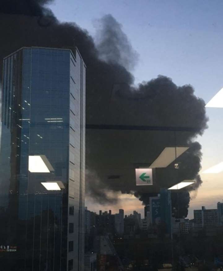 강남 진흥종합상가화재, 검은 연기 자욱 소방관 시민 부상자 속출 관련 이미지 3