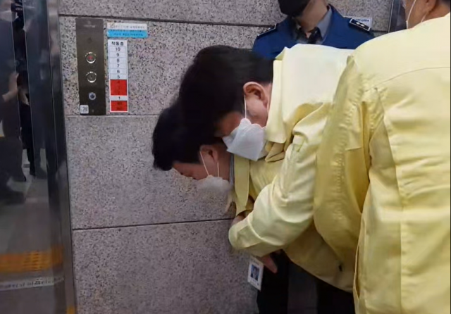 권영진 대구시장, 회의중 실신.. 관련 이미지 6
