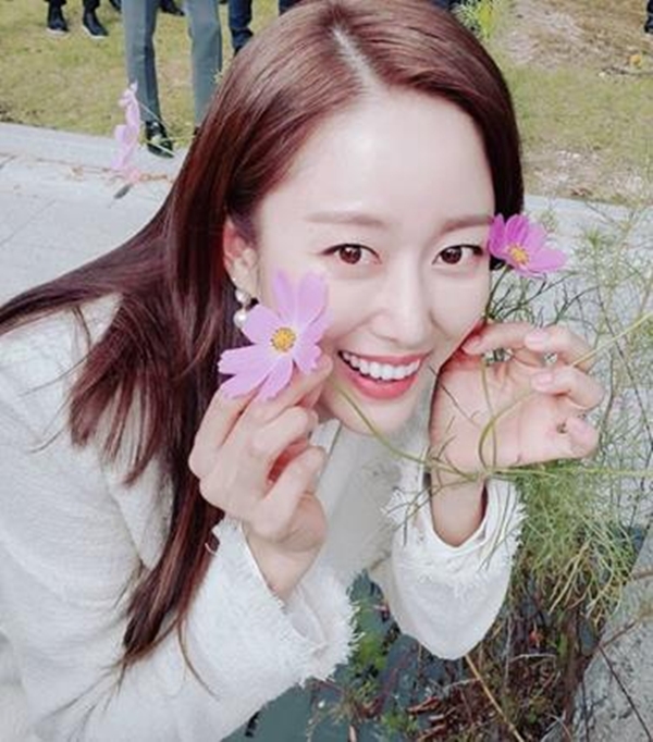 배우 전혜빈 결혼, 2살 연상 의사 발리서 결혼 입장(전문) 관련 이미지 7