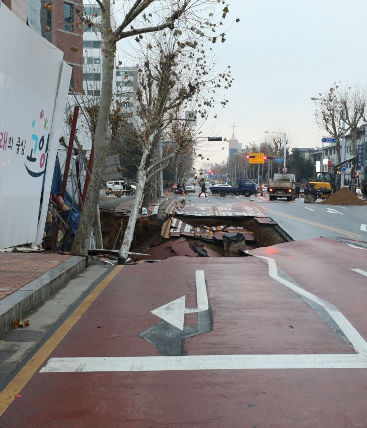 일산 백석동 싱크홀, 처참한 도로..이번만 벌써 4번째? 관련 이미지 2