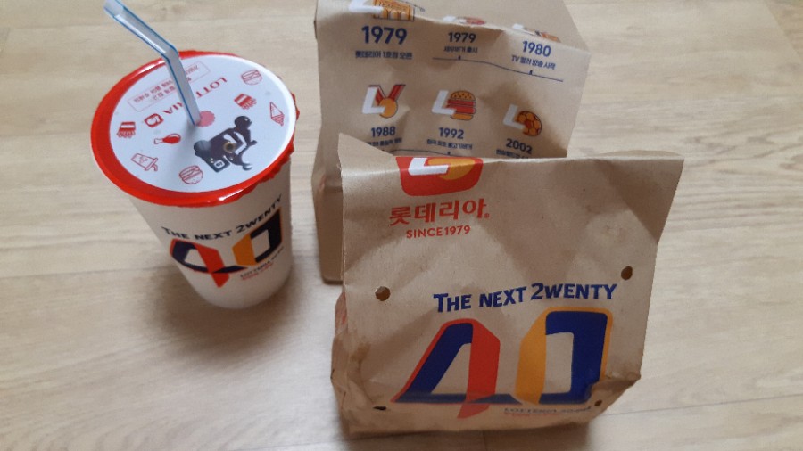 롯데리아 40주년 레전드 오징어버거 먹어본 후기 괜찮네요 최고 관련 이미지 1