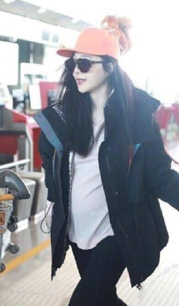 미모의 탑스타 판빙빙 임신? 부풀은 배 화제! 관련 이미지 3